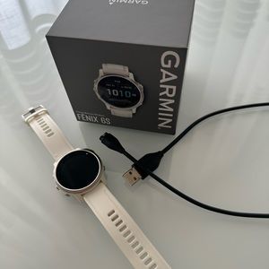 Garmin Fenix 6S. Amazing fitness tracker. Like new excellent condition.